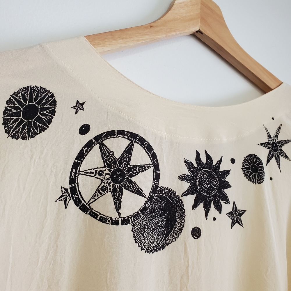Vintage Laurel 38 By escada 1980 100% Silk Blouse Cream Celestial Sun Moon Stars - Picture 4 of 16
